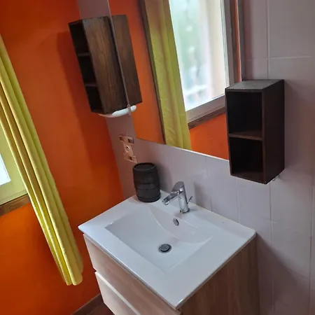 Couples Amoureux Propriete 4000m2 Cabane-maison Ecolo Piscine Privee Clim Terrasse Dans Les Arbres