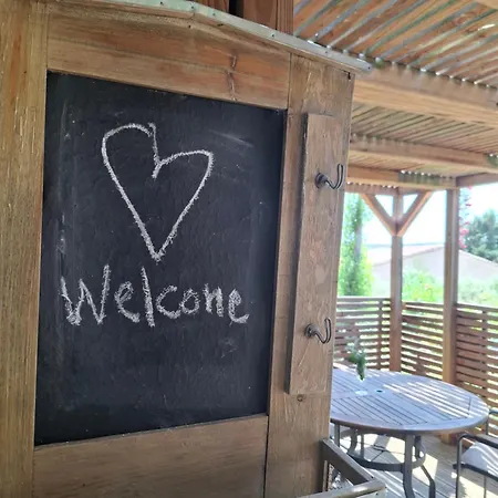 Couples Amoureux Propriete 4000m2 Cabane-maison Ecolo Piscine Privee Clim Terrasse Dans Les Arbres Villa