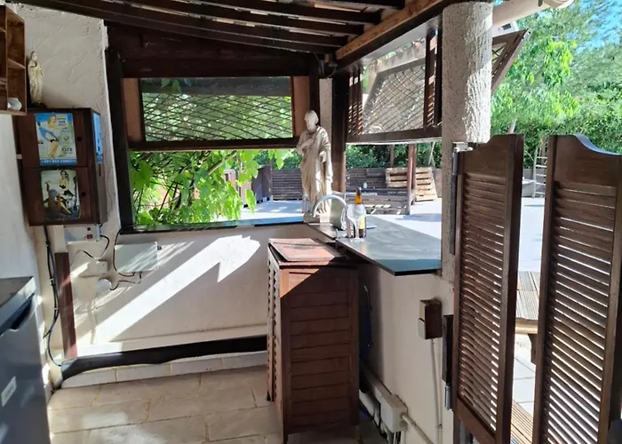 Couples Amoureux Gde Propriete 4000m2 Avec 2 Maisons Independantes Grande Piscine Privee Clim Combas (Gard)